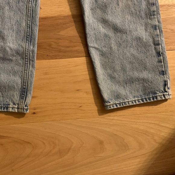 Light Wash Straight Leg Levi’s Denim Jeans - Picture 7 of 9